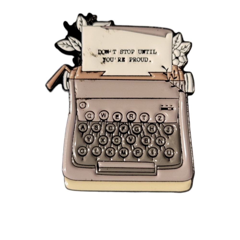 Typewriter enamel pin - Picture 2 of 3